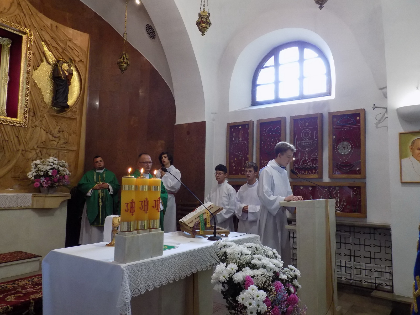 Zdjęcie Rozp roku 2025-2026 (10)0bbd33dd-13cd-4868-a1de-a12bc93a8a37.JPG w galerii Uroczyste rozpoczęcie roku szkolnego 2025/2026